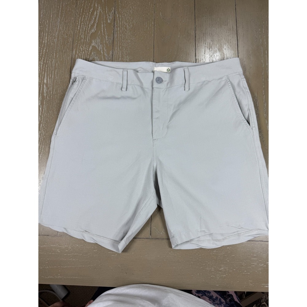 tasc Performance Tailored Shorts Mens Size 33 Light Gray Bamboo Stretch Golf 7"